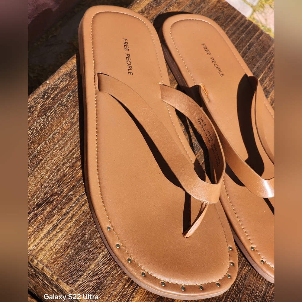 Free People Women's Cognac Brown Leather Studded Flip Flop Sandals Size 10 - Picture 4 of 9